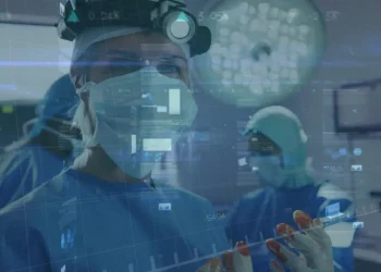Symbolbild Ärzte im Operationssaal (credits shutterstock.com)
