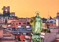 Säule der Unbefleckten Empfängnis in Rom, Italien (credits shutterstock.com)