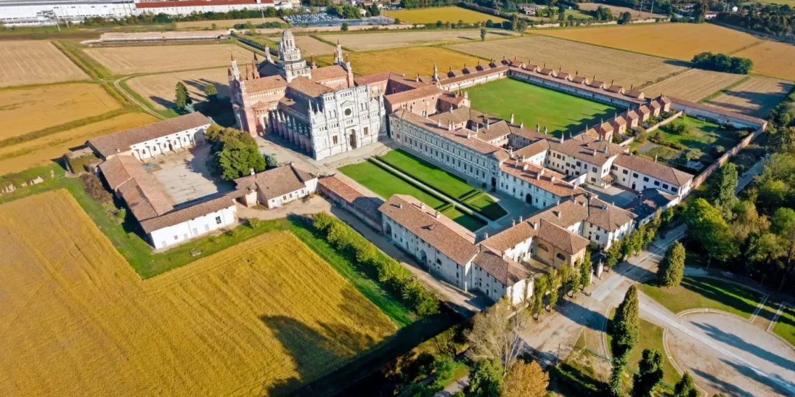 Certosa di Pavia – Luftaufnahme des Kartäuserklosters in der Lombardei