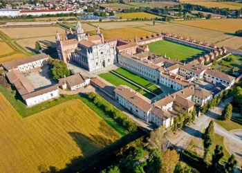 Certosa di Pavia – Luftaufnahme des Kartäuserklosters in der Lombardei