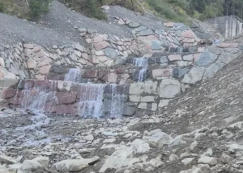 Konsolidierungssperren stabilisieren das Bachbett und die Uferböschungen: Fünf davon hat das Landesamt für Wildbach- und Lawinenverbauung Nord im Öttenbach in der Gemeinde Sarntal errichtet. (Foto: LPA/Landesamt für Wildbach- und Lawinenverbauung Nord/Johannes Holzner)