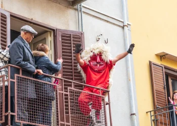 Ballo dei Diavoli, Ostersonntag in Prizzi, Ostern in Sizilien, Italien ©shutterstock.com