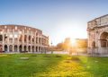Das Kolosseum und der Konstantinsbogen im Morgenlicht © Italien.news