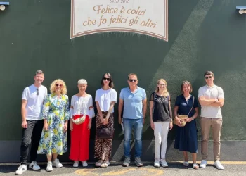 Im Bild von rechts nach links: Rudi Bocher, Alexandra Mayr, Ivana Demattè, Carmen Waldtaler, Andreas Mayr, Desiree Sölva, Gabi Morandell, Lukas Luggin