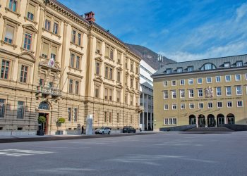 Das Gebäude des Südtiroler Landtags in Bozen wird energetisch aufgewertet und saniert.