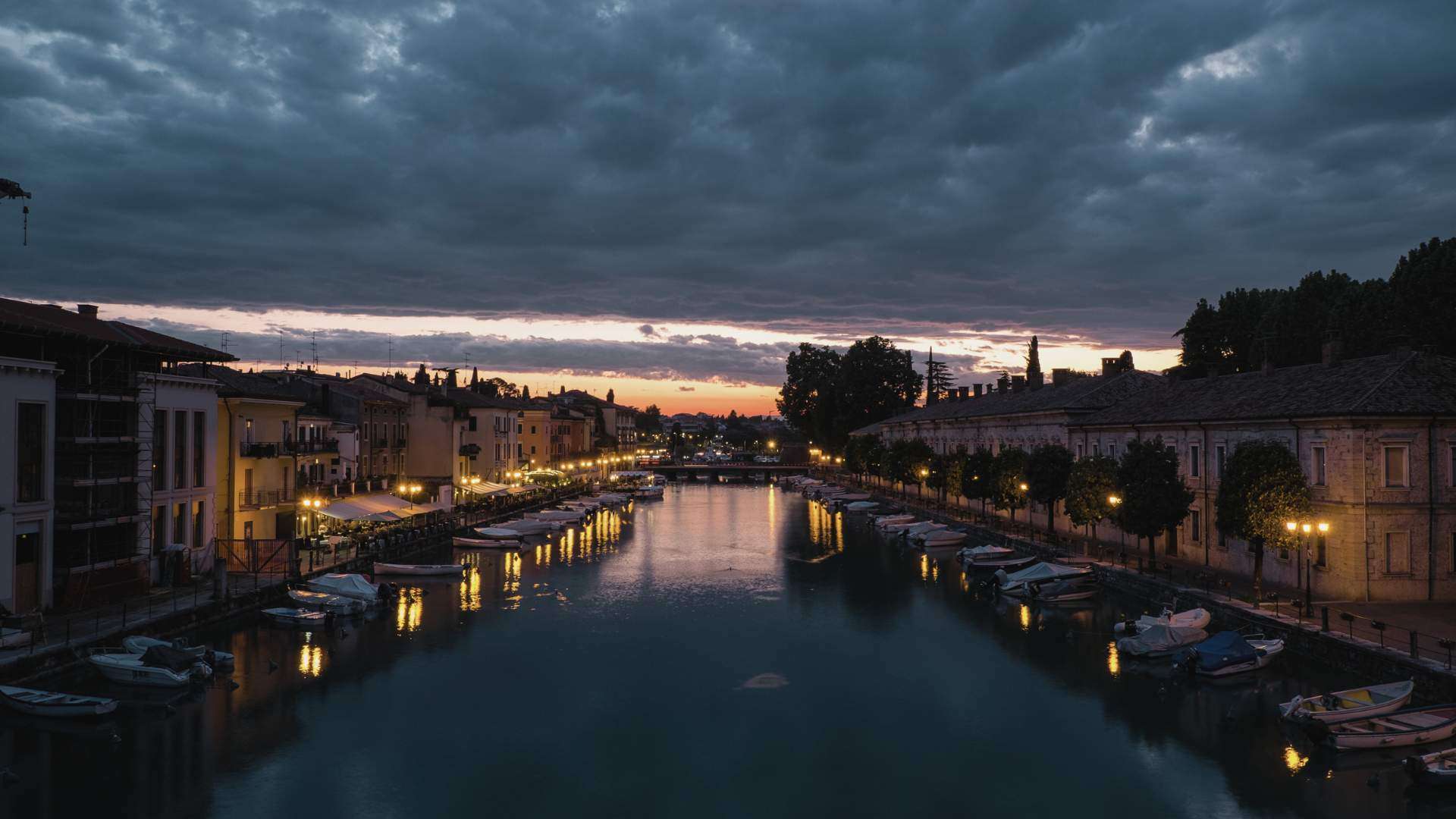 Peschiera del Garda am Gardasee in der Abendstimmung