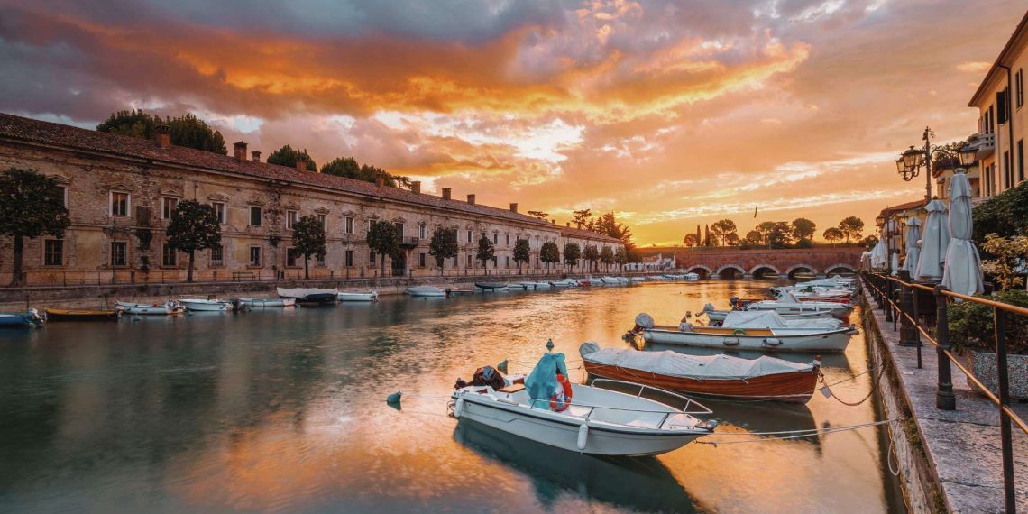 Peschiera del Garda am Südufer des Gardasees in der Provinz Verona