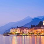 Bellagio – Abendstimmung am Comer See Beleuchtete Uferfront von Bellagio in der Abenddämmerung am Comer See