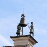 Die Macc de le ure auf dem Torre dell Orologio Zwei Bronzefiguren mit Hämmern auf dem Torre dell'Orologio in Brescia