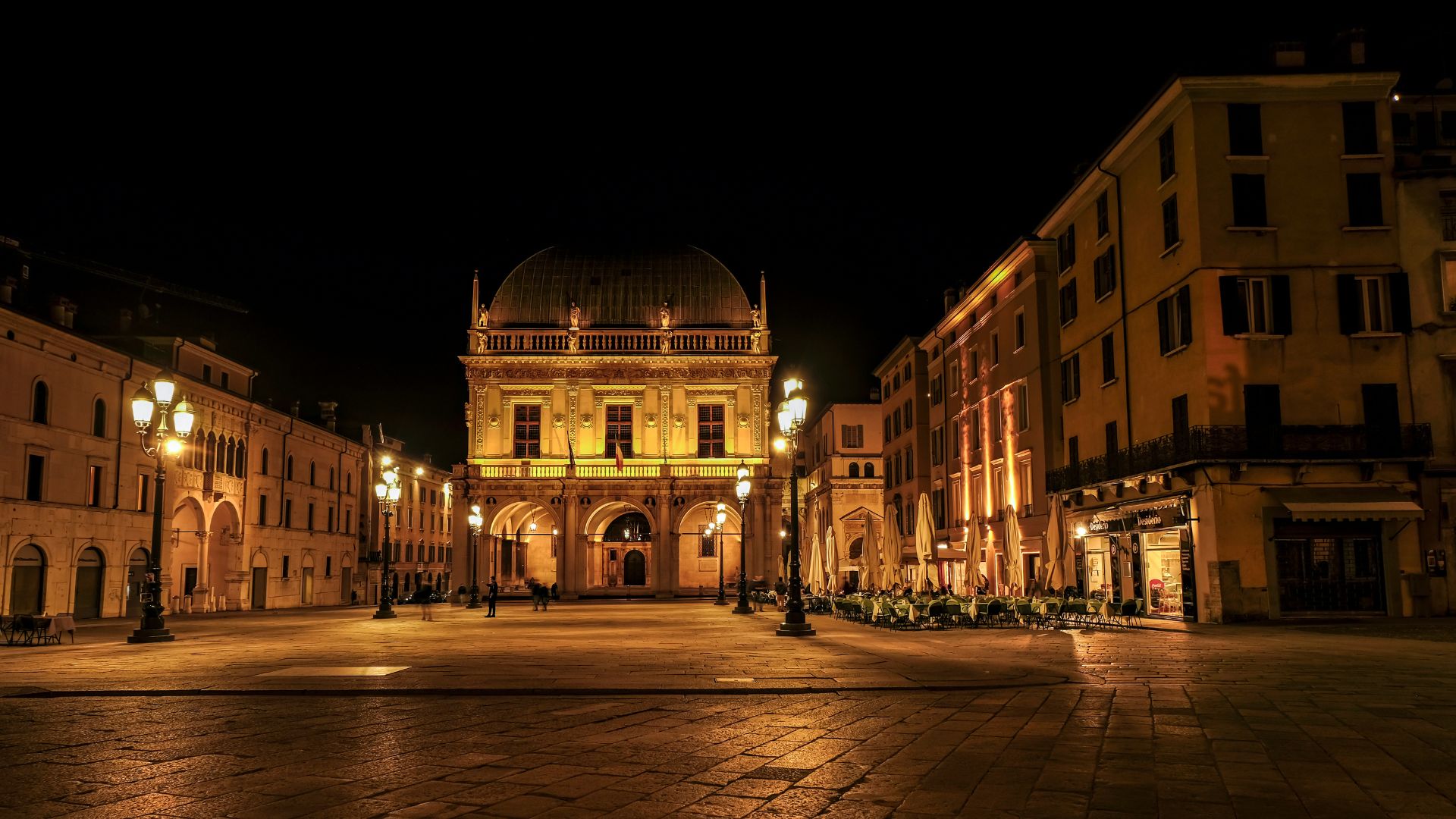 Palazzo della Loggia bei Nacht Der beleuchtete Palazzo della Loggia in Brescia bei Nacht