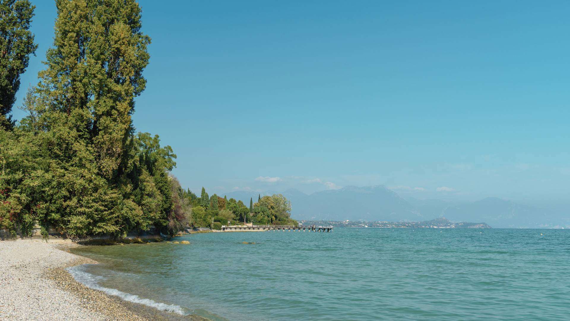 Desenzano del Garda – Ufer im Süden Badestelle bei Desenzano del Garda am flachen Südufer des Gardasees