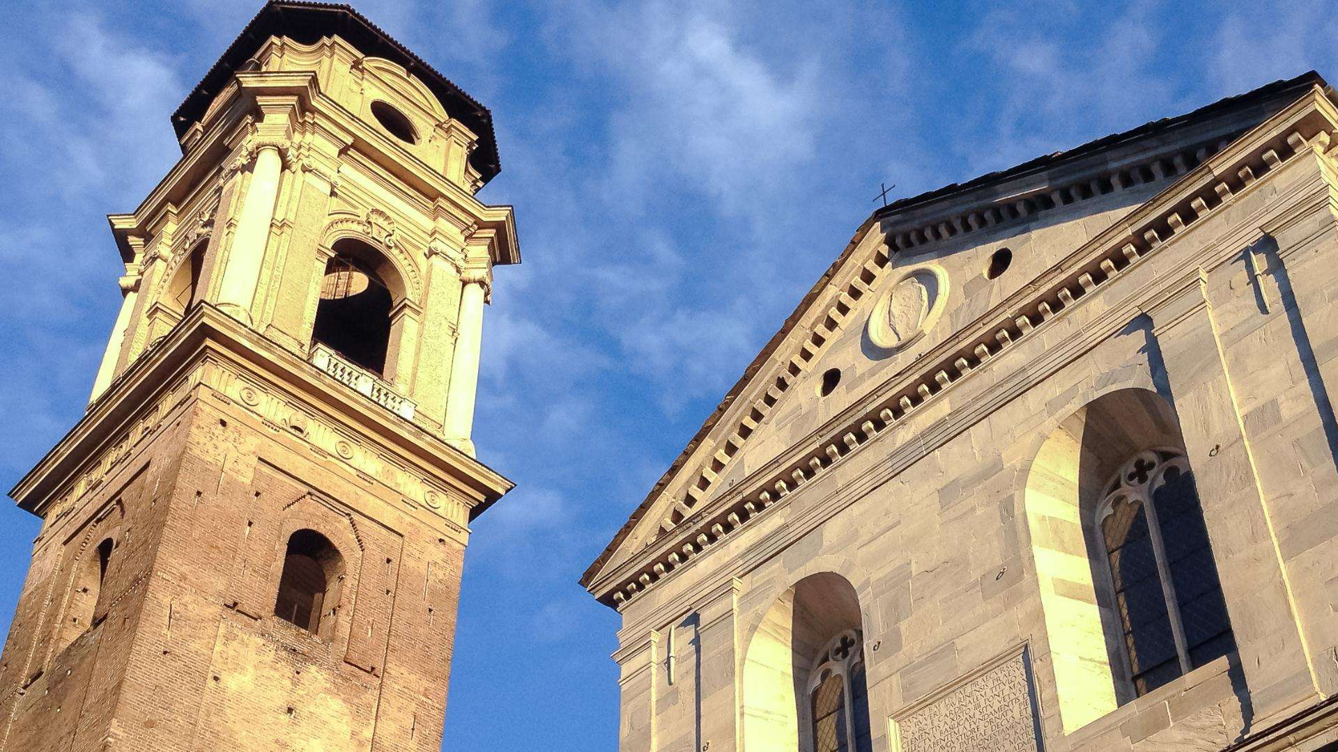 Kathedrale von Turin Fassade und Glockenturm der Kathedrale San Giovanni Battista in Turin