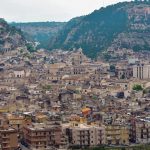 Scicli zwischen den Felshängen Die Altstadt von Scicli zwischen den Felshängen der Monti Iblei