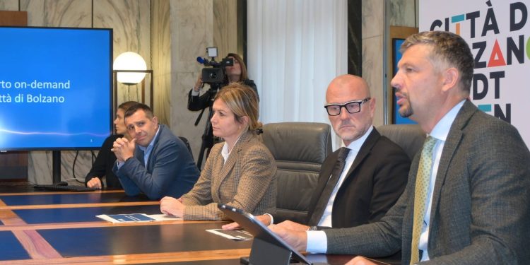 Bozen führt neuen On-Demand-Rufbus für Abendstunden ein – Foto: Stadtgemeinde Bozen