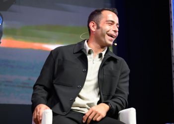 Der Motorradpilot Danilo Petrucci spricht auf der Bühne beim Festival dello Sport in Trient