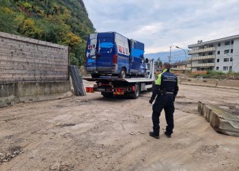 Bozen: Stadtpolizei entfernt sieben abgestellte Fahrzeuge – Foto: Stadtgemeinde Bozen