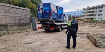 Bozen: Stadtpolizei entfernt sieben abgestellte Fahrzeuge – Foto: Stadtgemeinde Bozen
