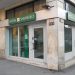 Eingang einer Intesa-Sanpaolo-Filiale am Piazzale Istria in Mailand mit grünen Bankschildern