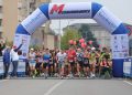 Läufer beim Meda Urban Race 2026 in der Lombardei, der mit 3.000 Teilnehmern einen neuen Rekord aufstellte.