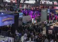 Gedränge in einer Messehalle der Milan Games Week mit Bühne, Bildschirmen und Ständen auf dem Messegelände Rho