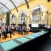 Sicherheitslandesrätin Ulli Mair lädt zur Sicherheitskonferenz in den Innenhof des Palais Widmann in Bozen ein, um über öffentliche Ordnung zu sprechen.